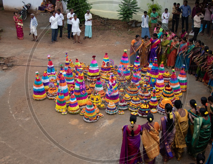 Bathukamma  Celebrations By Telangana Woman  In Rural Village
