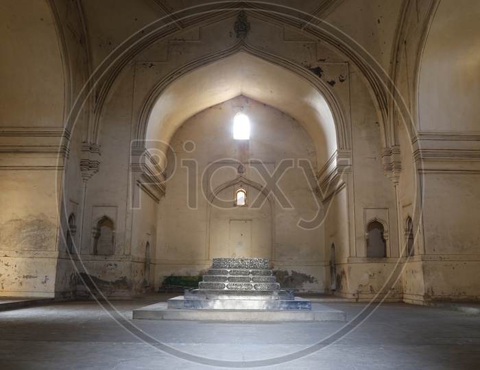 Architecture Of Qutub Shahi Tomb  Interior View