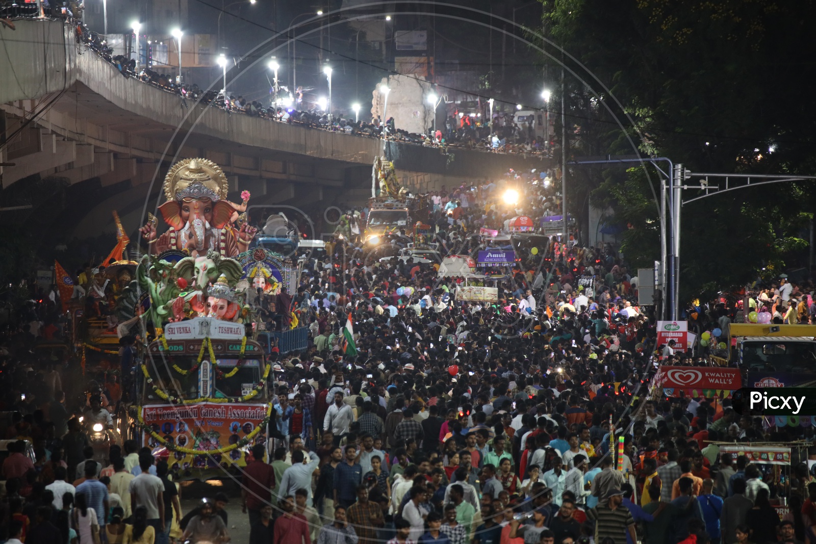 Image of Ganesh Idols In Trucks And Crowd Of Devotees At Tank Bund For ...