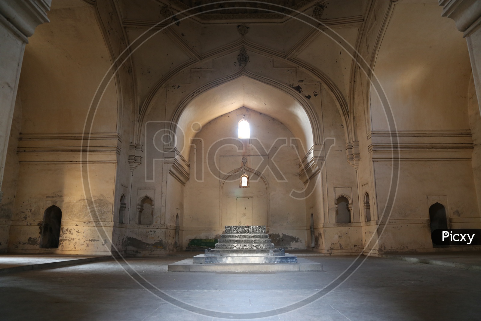 Architecture of Qutub Shahi Tombs With Interior
