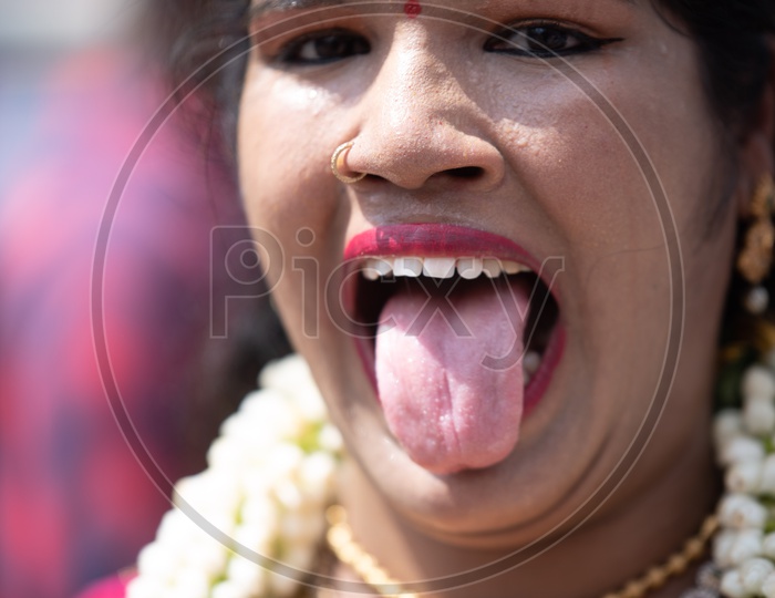 Long tongue goddess