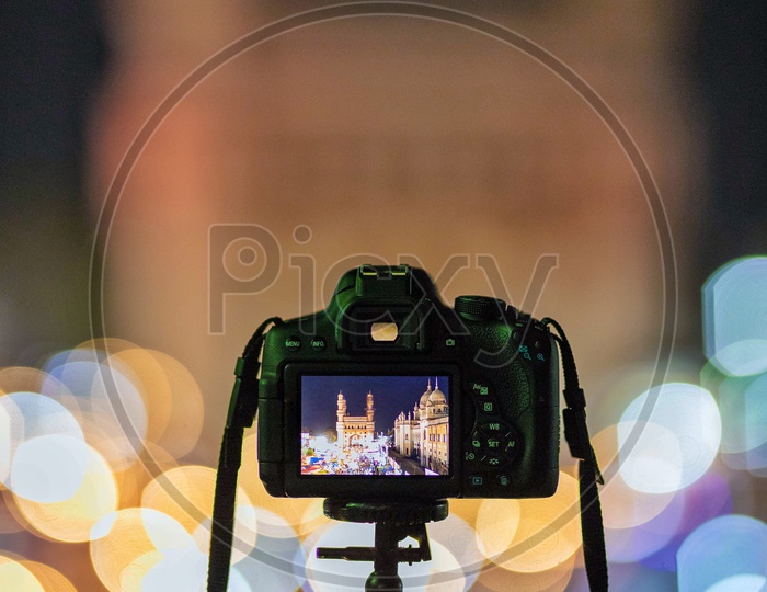 DSLR Camera Mount To Tripod With Live View of Charminar on Screen