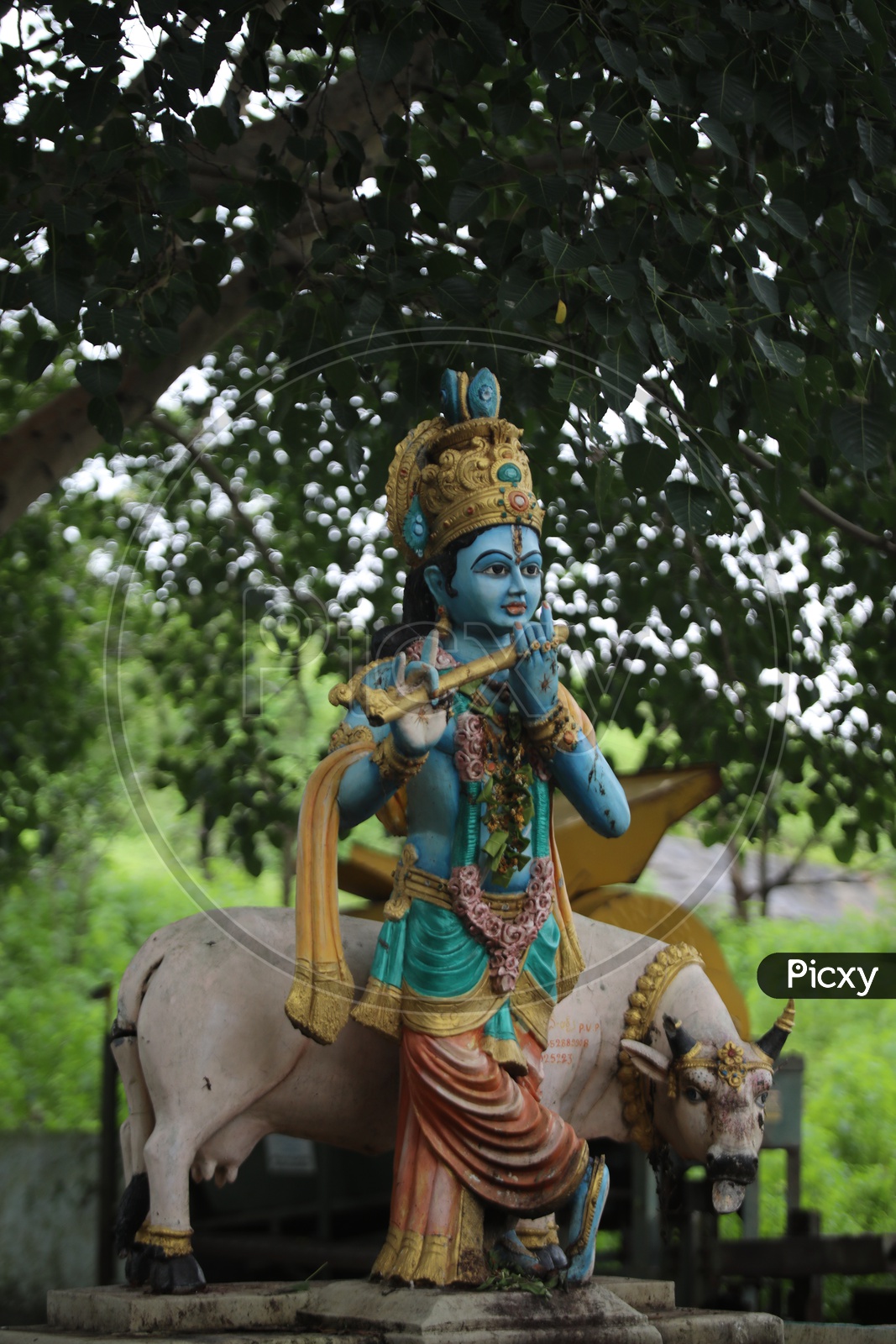 Lord Sri Krishna Statue With Cow