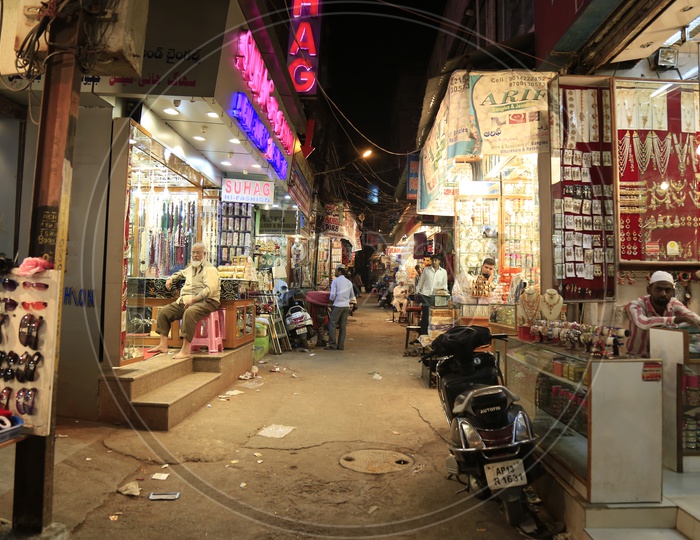Bangle Bazaar Street With  Bangle Shops Around Charminar