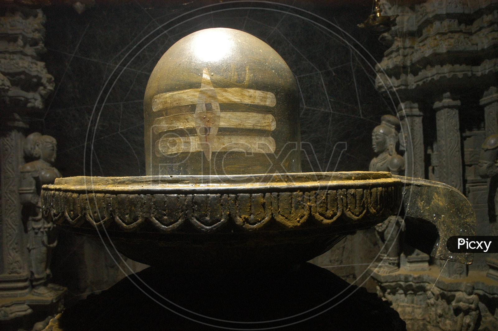 Image of Lord Shiva Lingam in a Old Temple-CQ928591-Picxy