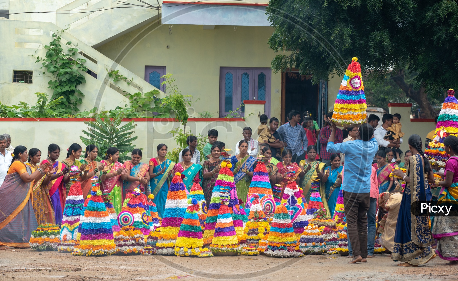 Women of Telangana celebrate Saddula Bathukamma(Pedda Bathukamma) by decorating flowers and dancing in front of them