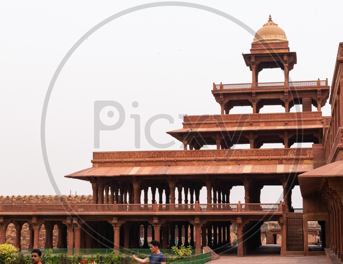 Architecture Of Agra Fort With  Mandapas And Domes