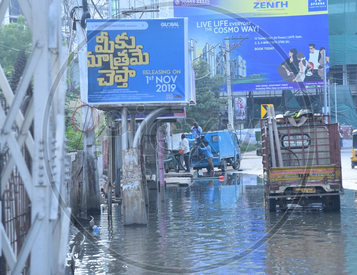 GHMC Monsoon Emergency Team Vehicle Pumping Stagnated Or Overflowing  Drainage Or Sewage Water At Kohaguda Signal