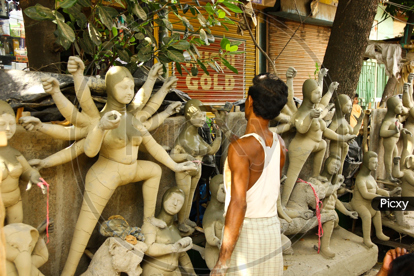 Kumartuli,West Bengal, India, July 2018.An Clay Scuplture Artist Working On A Clay Idol Of Goddess Durga At A Shop. Durga Puja Is The Most Awaited Hindu Festival In Eastern India And Worldwide.