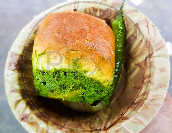 Vada Pau Bread And Green Sauce And Green Chili On A Plate