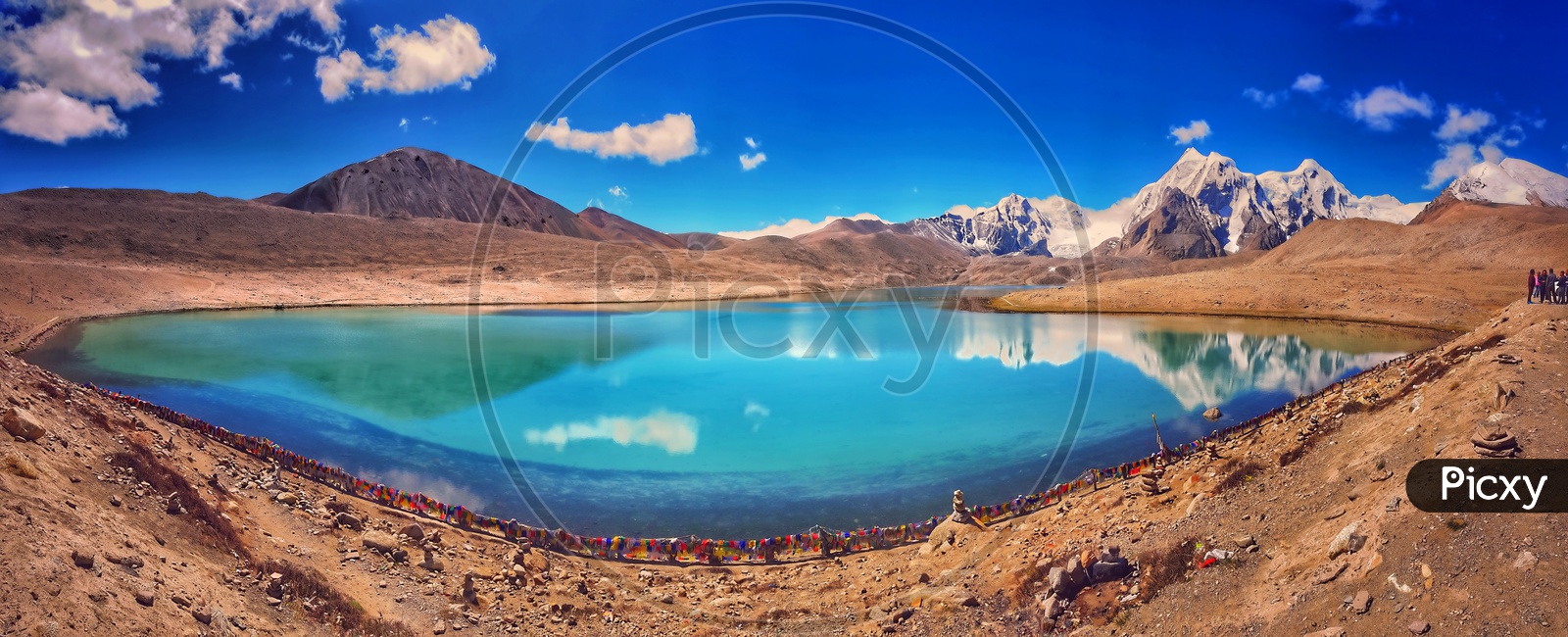 October, 2019, Gurudongmar Lake,North Sikkim, India. Tourist At The Bank Of The Gurudongmar Lake During The Day Time. The Panoramic View Of The Holy Lake Which Is One Of The Highest Fresh Water Lakes Of Asia. Sikkim, India.