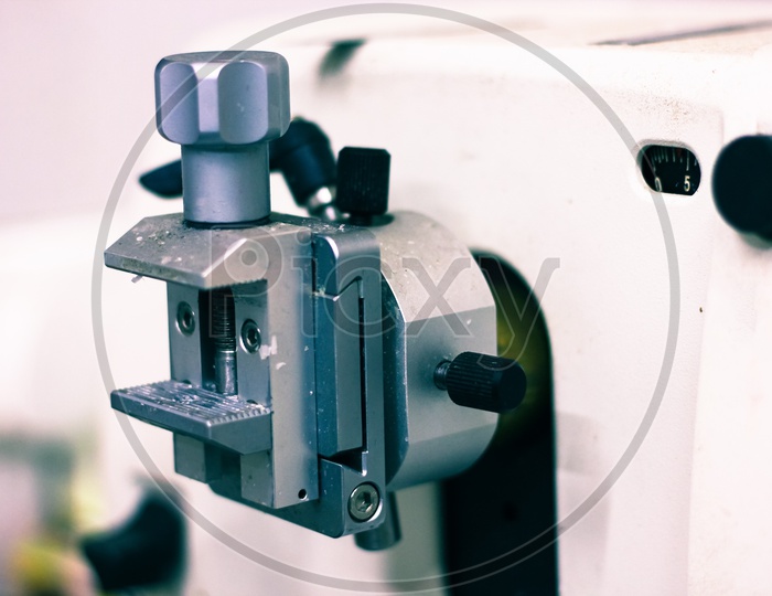 a pathological tissue grossing section thin slice making microtome for hitopathological analysis