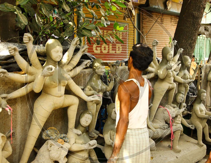 Kumartuli,West Bengal, India, July 2018.An Clay Scuplture Artist Working On A Clay Idol Of Goddess Durga At A Shop. Durga Puja Is The Most Awaited Hindu Festival In Eastern India And Worldwide.
