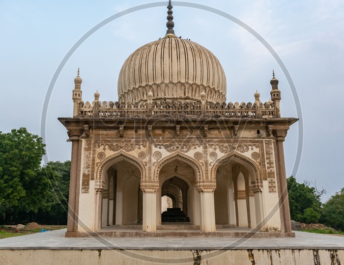 Architecture Of Qutub Shahi Tomb  With Dome Construction