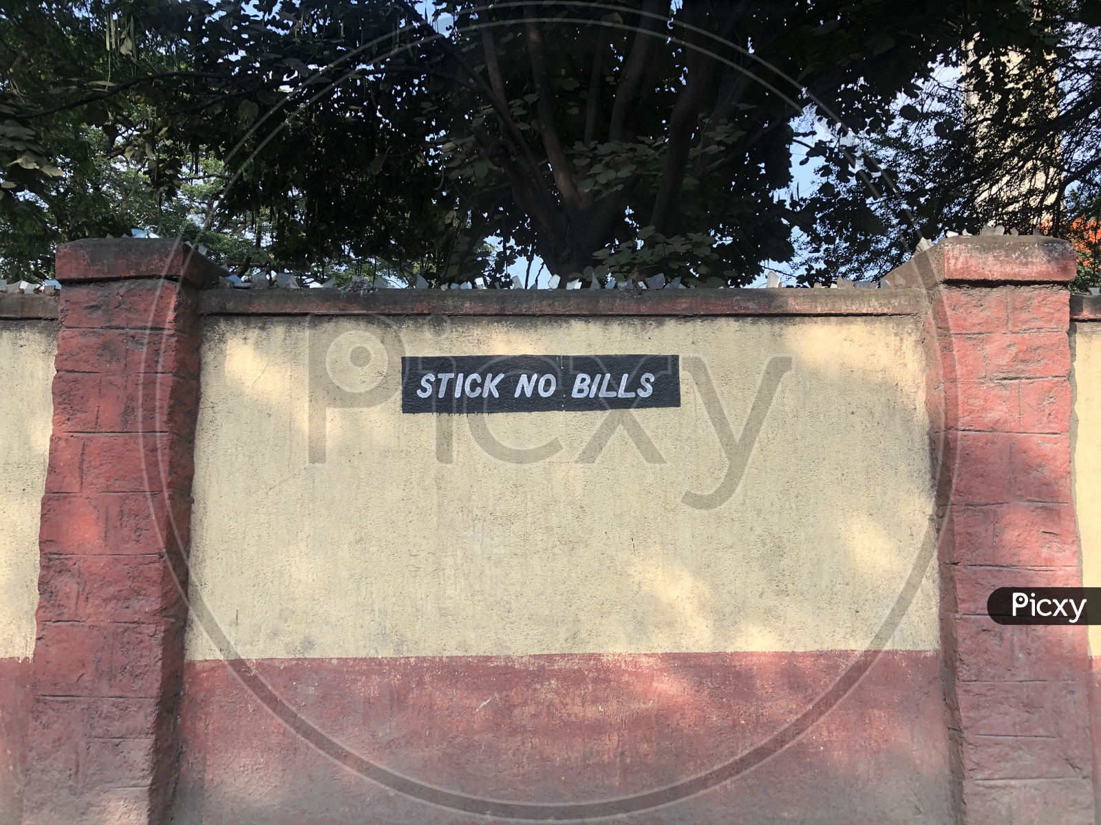 Stick no bills