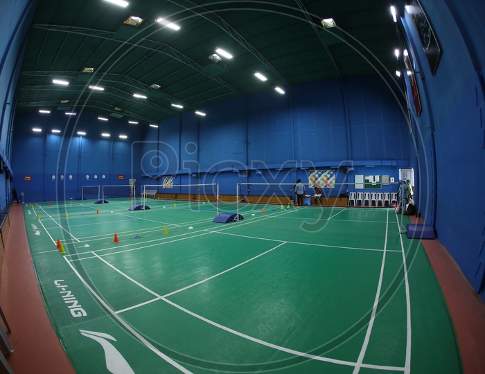 Shuttle Badminton Indoor Synthetic Court