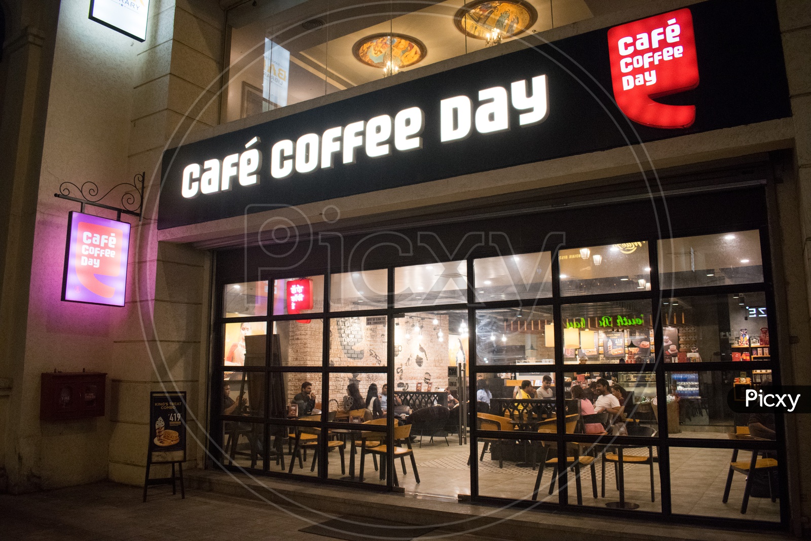 Coffee day outlet in the walk
