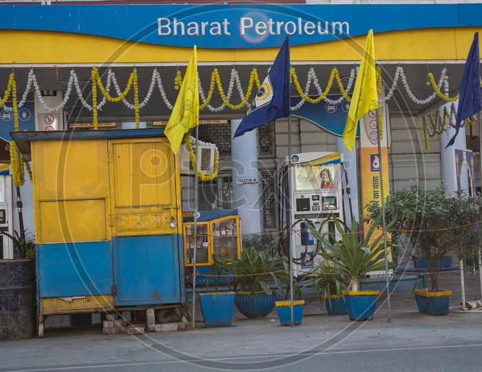 Bharat Petroleum petrol pump, BPCL at Connaught Place, Rajiv Chowk