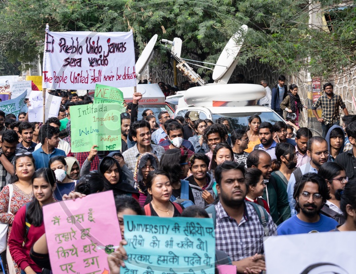 JNU(Jawaharlal Nehru University) students with slogans, demanding withdrawal of 'National Education Policy 2019' and protesting against fee hike and other issues related to Education during a march to parliament