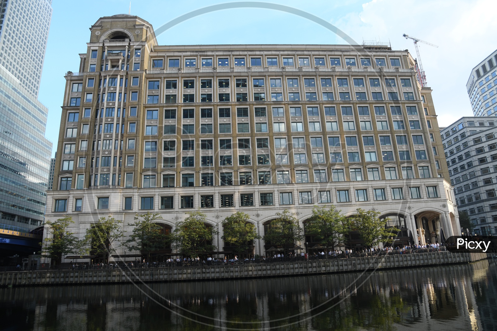 Thomson Reuters Building View From  London Pool River Bank