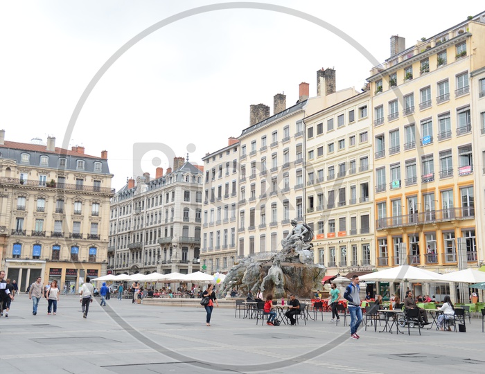 Fontaine Bartholdi  Statue Fountain in Paris  With Street View And Restaurants