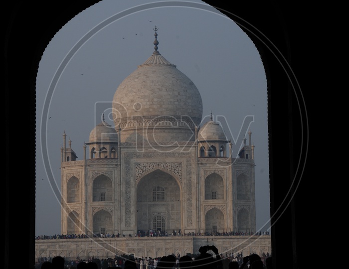 Taj Mahal View With Busy Visitors