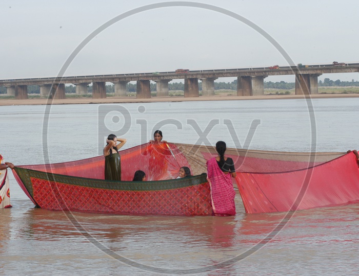 Telugu Movie Song Shooting Scenes, Woman Taking bath in River