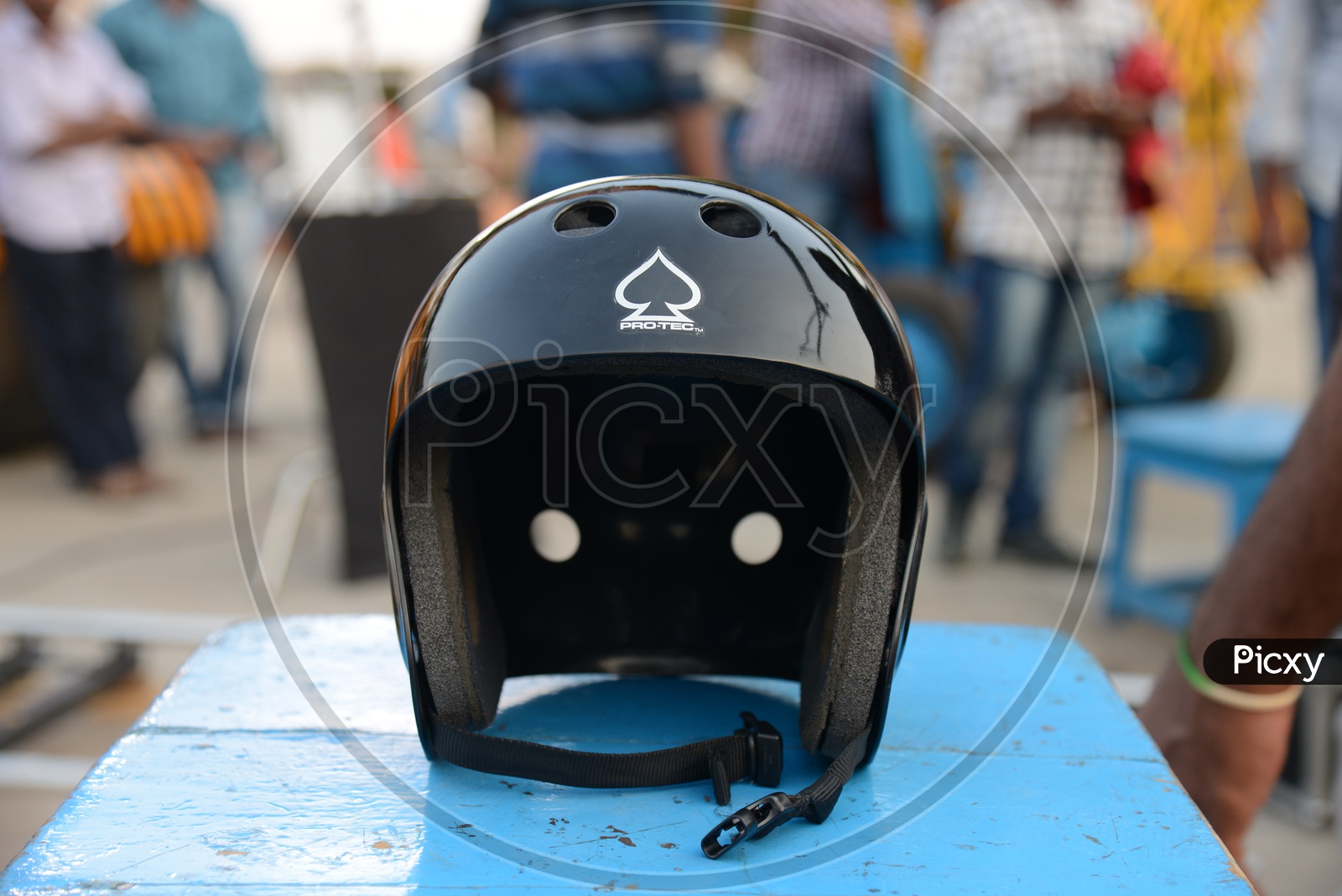 Para Glider Helmet Closeup On a Table
