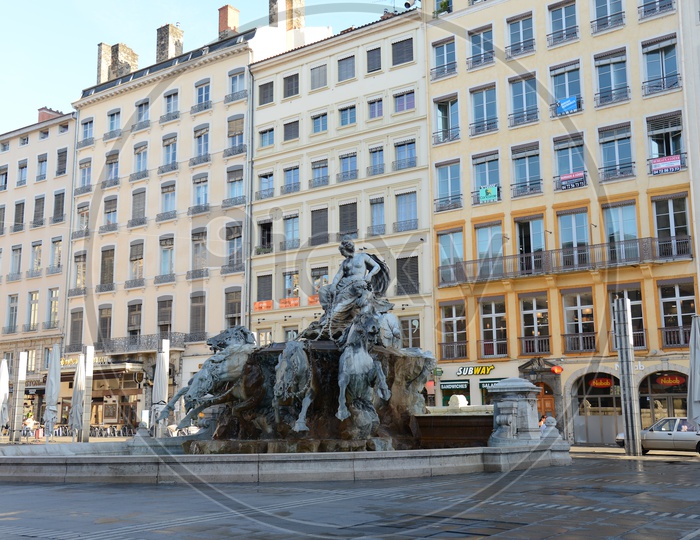 Fontaine Bartholdi  Statue Fountain in Paris  With Street View