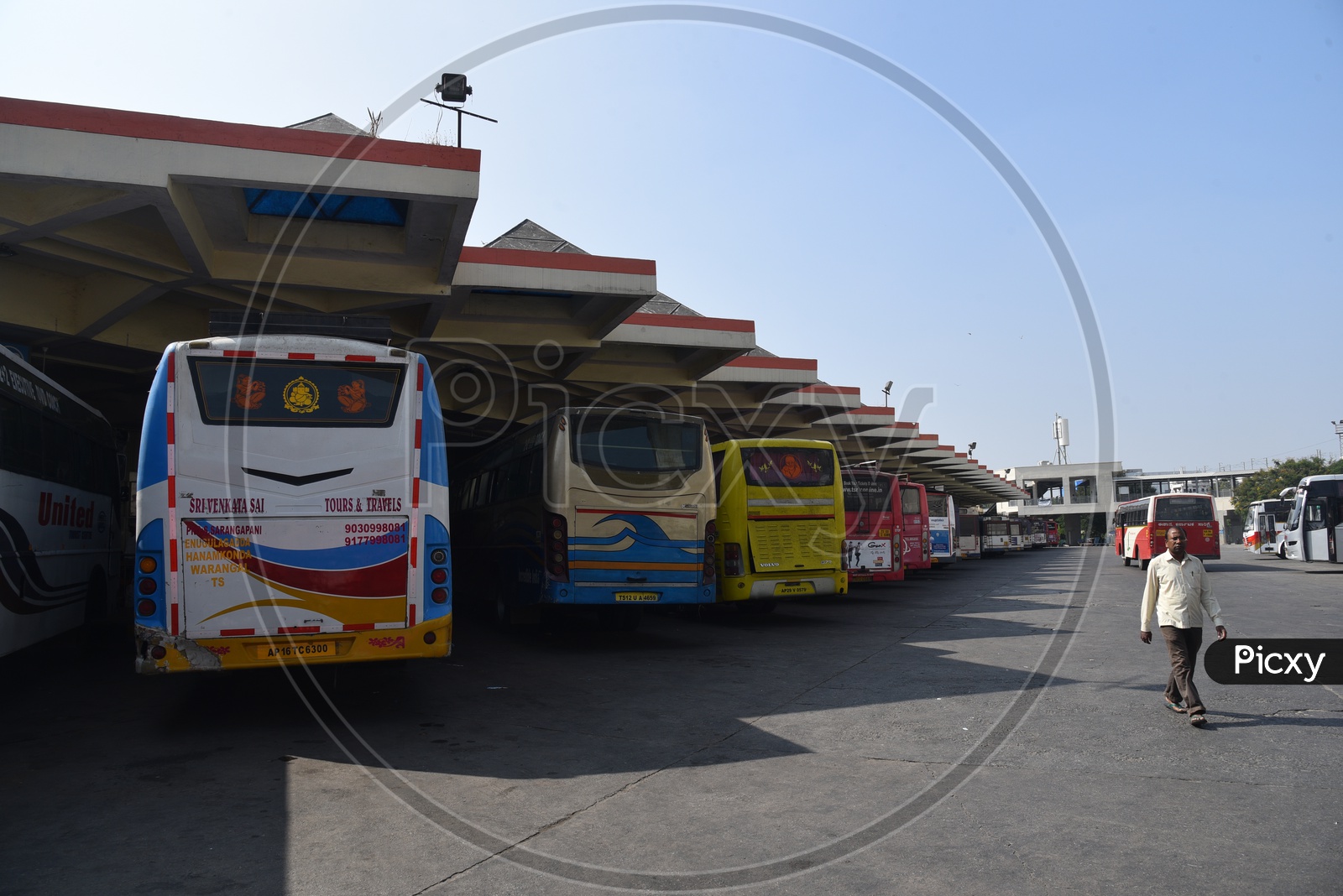 Private Travels Buses In MGBS Bus Station Platforms Amidst Of TSRTC Employees Strike in Hyderabad