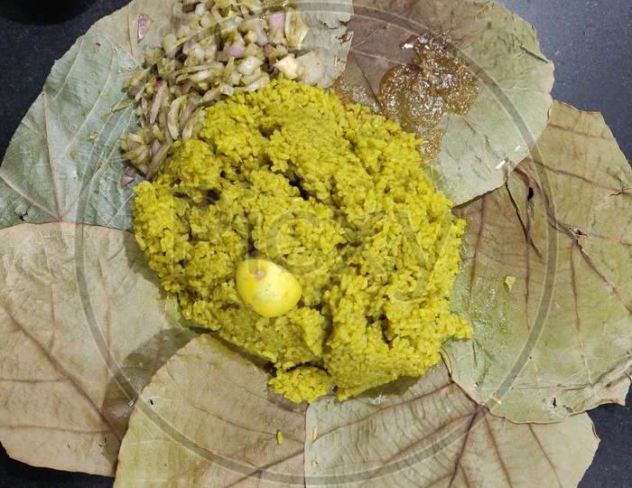 Karnataka Sytle Donne Briyani Served in Traditional Leaf At Vidyarthi Bhavan