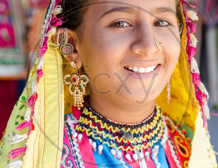 A kutchi girl at Rann of Kutch. Sadly I didn’t get to ask her name :( She was helping her dad in his handicraft shop at Rann Utsav