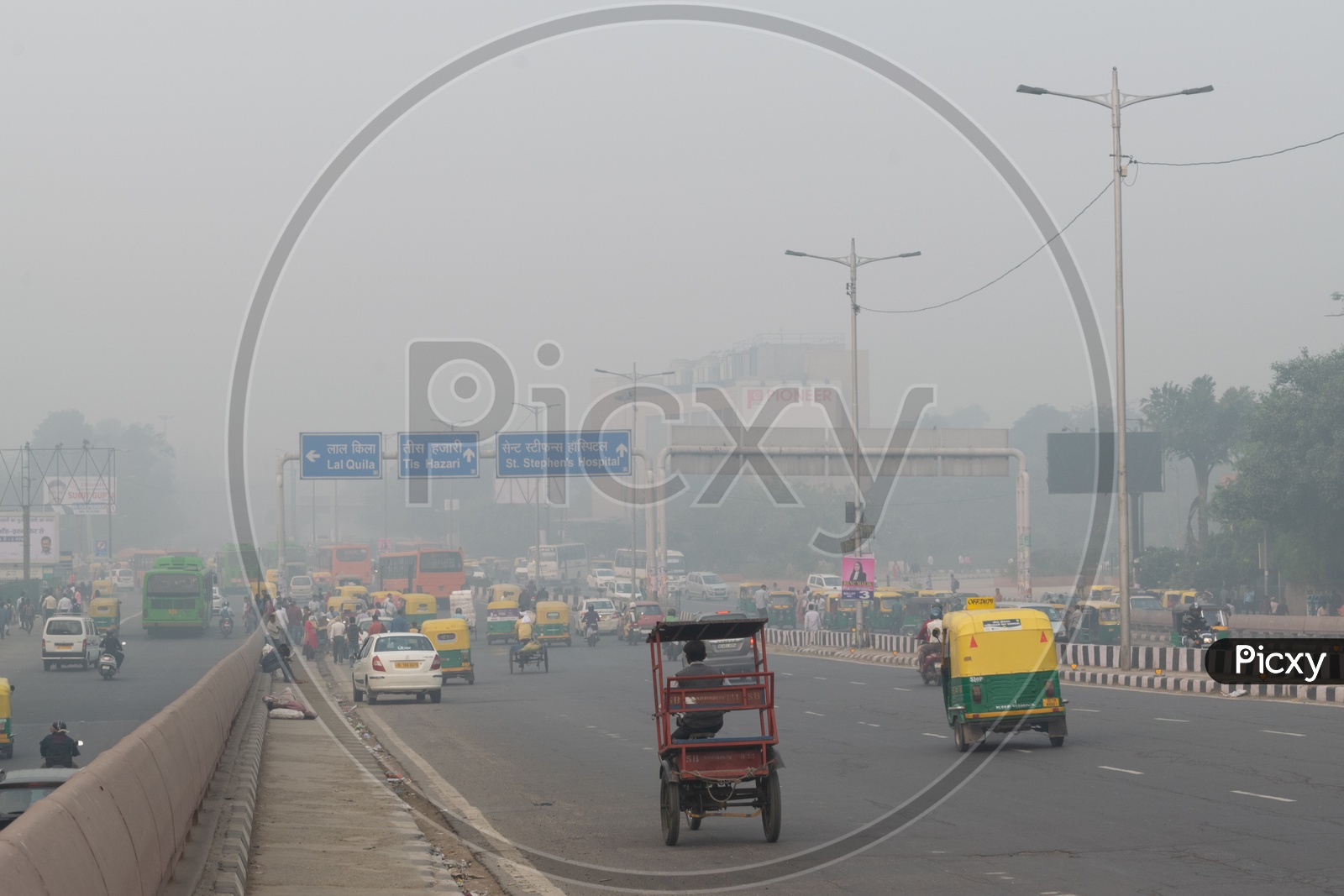 Pollution(smog) at severe level at Delhi NCR after Diwali