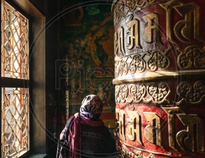 Praying Lady Nepal