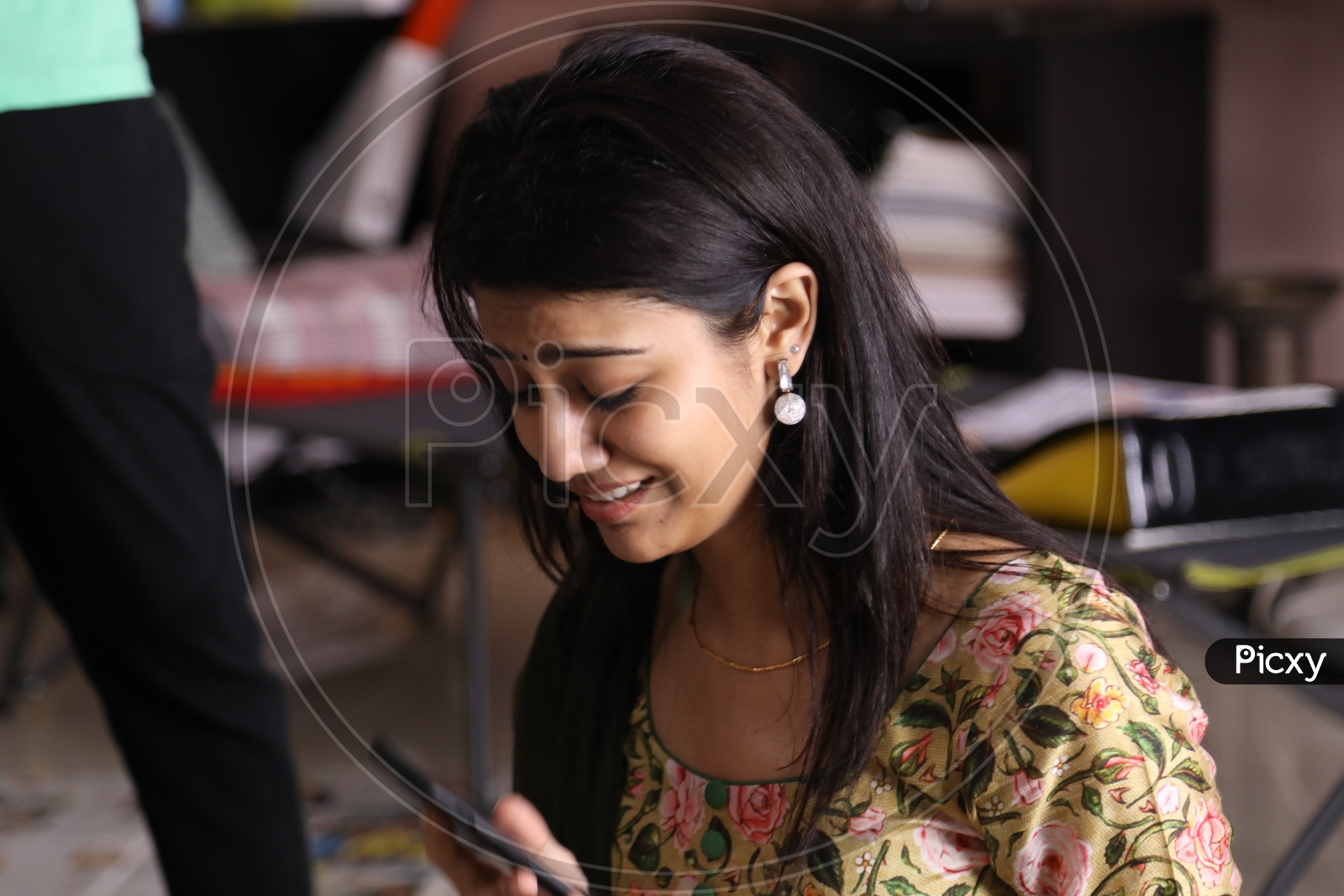 Image Of Young Indian Girl Crying By Looking At Smartphone Screen Of515615 Picxy 0876