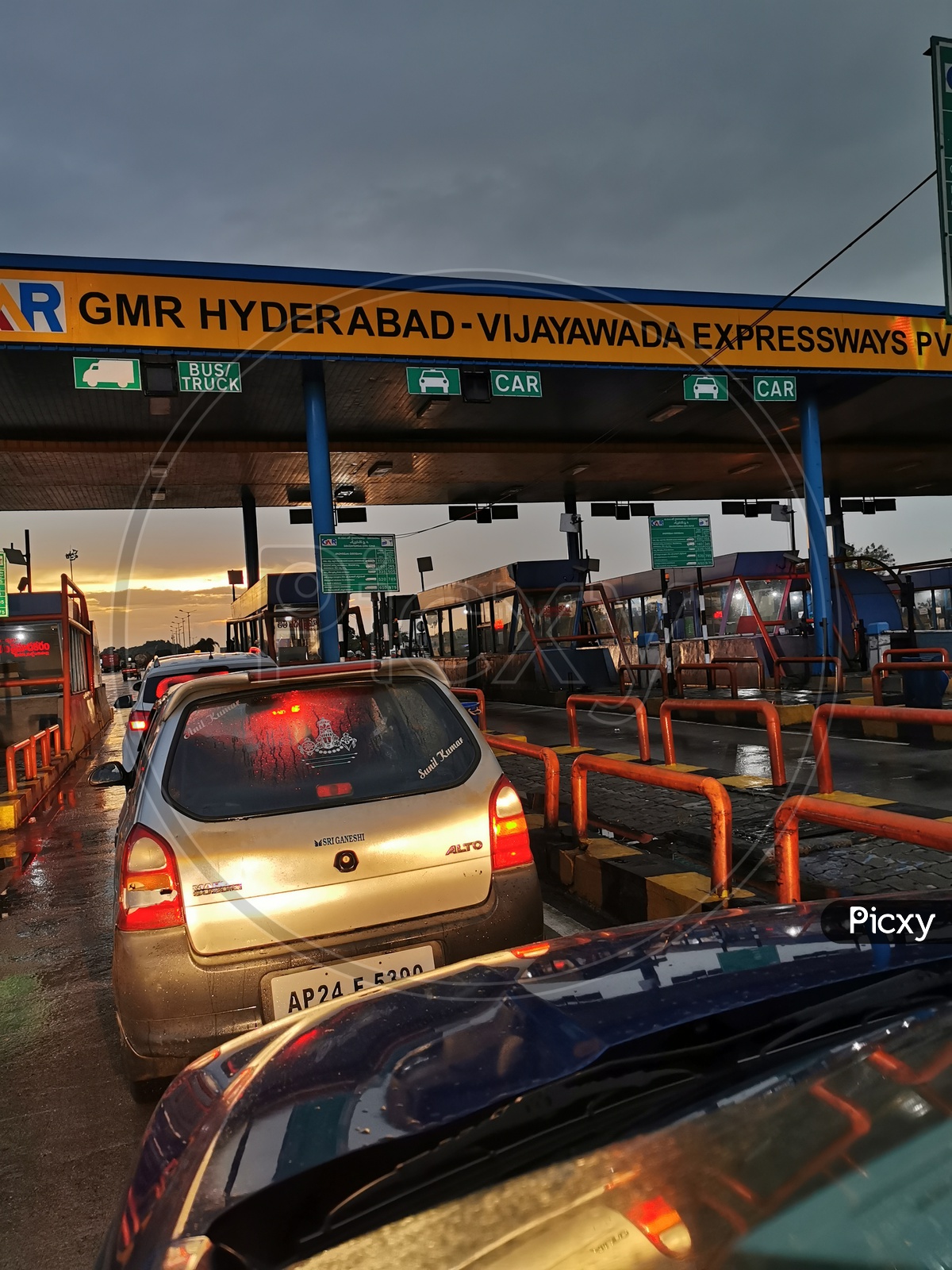 Hyderabad to Vijayawada Toll gate or Plaza at Suryapet