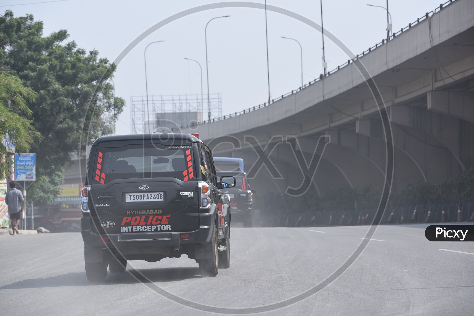Hyderabad Traffic Police Interceptor Vehicles Deployed At Tank Bund And Telugu Thalli Flyover In The Wake Of  Million March  Call by TSRTC JAC, Congress And Other Political Parties