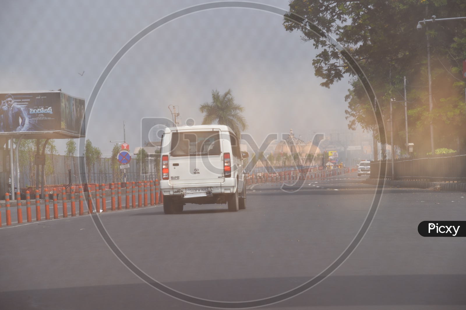 Hyderabad Police Surveillance Vehicles On Tank Bund Roads Amidst Of Closure due to Million March Call by TSRTC JAC , Congress And Other Political Parties