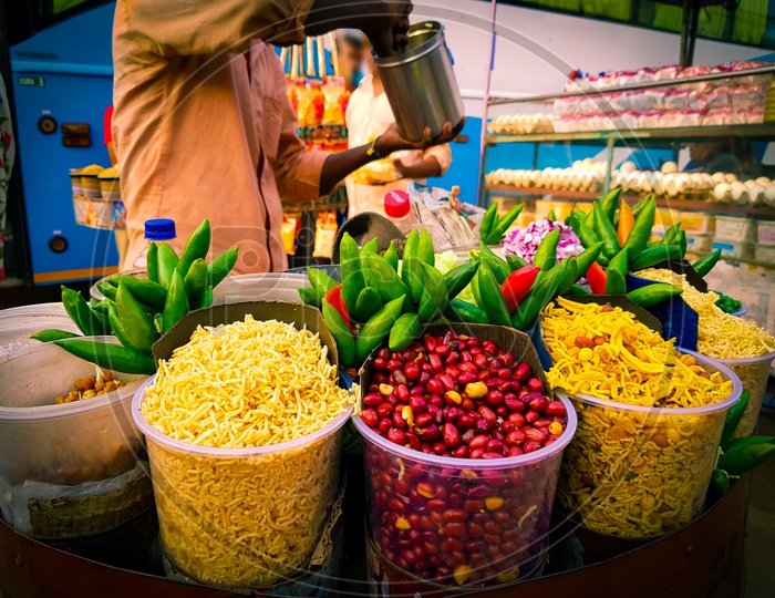 Jhalmuri Mixture Chaat Being Sold By A Fast Food Vendor, Street Food