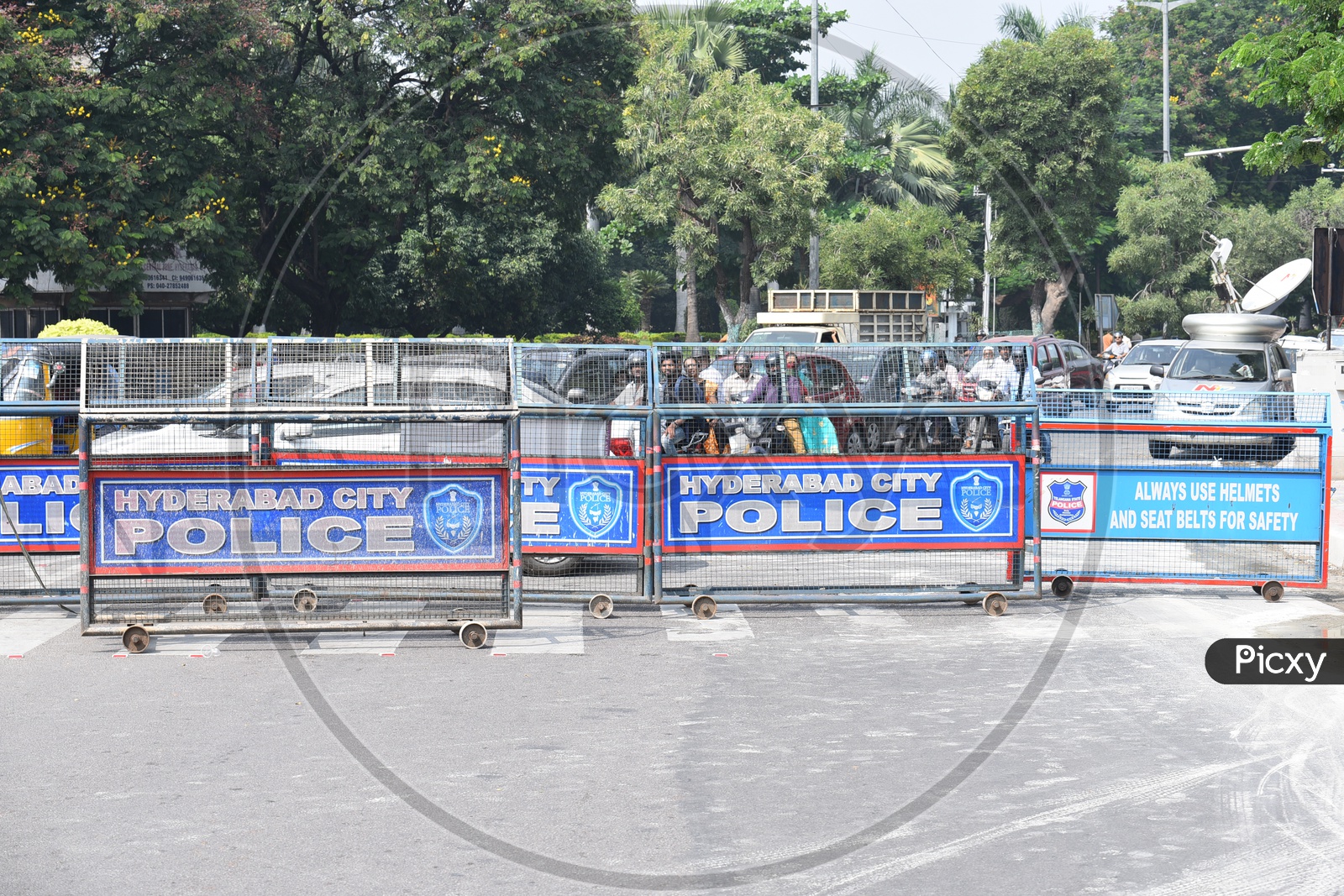 Metal Wire Fence And Barricades At  Road Closure By Hyderabad Traffic Police  In The Wake Of TSRTC JAC, Congress And Other Political Parties  Called For Million March At Tank bund