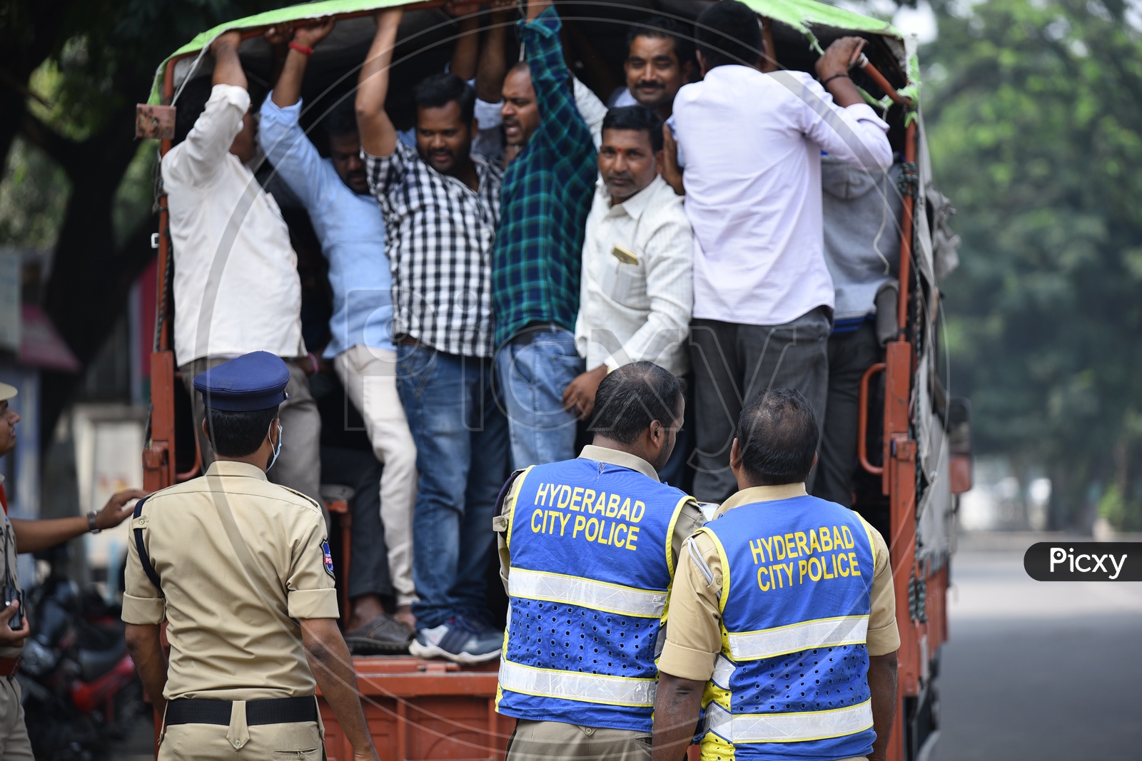 TSRTC JAC Protesters Being Arrested By Hyderabad Police During Million March At Tank Bund  in Hyderabad