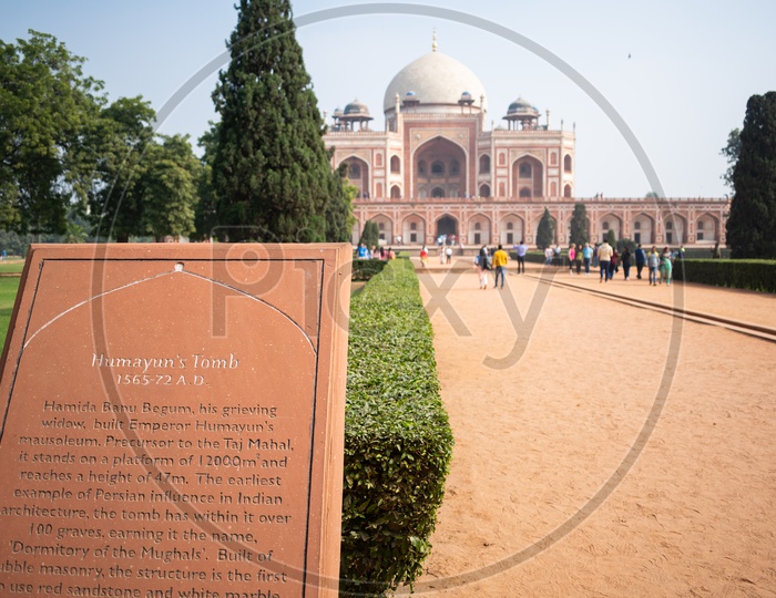 Humayun’s Tomb and description board for the tomb