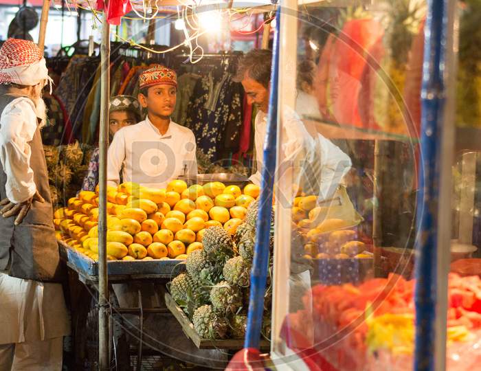 Kids buying Mangoes from Fruit Vendor