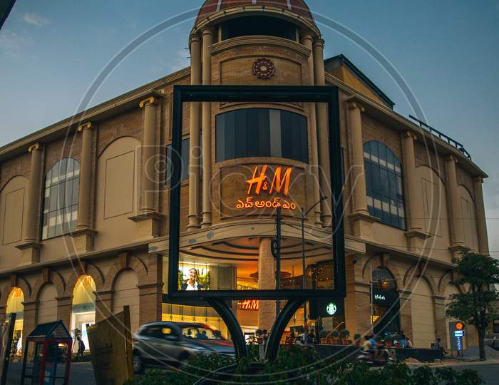 H&M Store Building