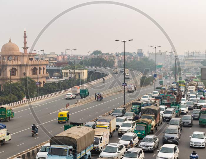 Traffic Congestion at GT Karnal Road, Grand Trunk Road and Madina Masjid to the left