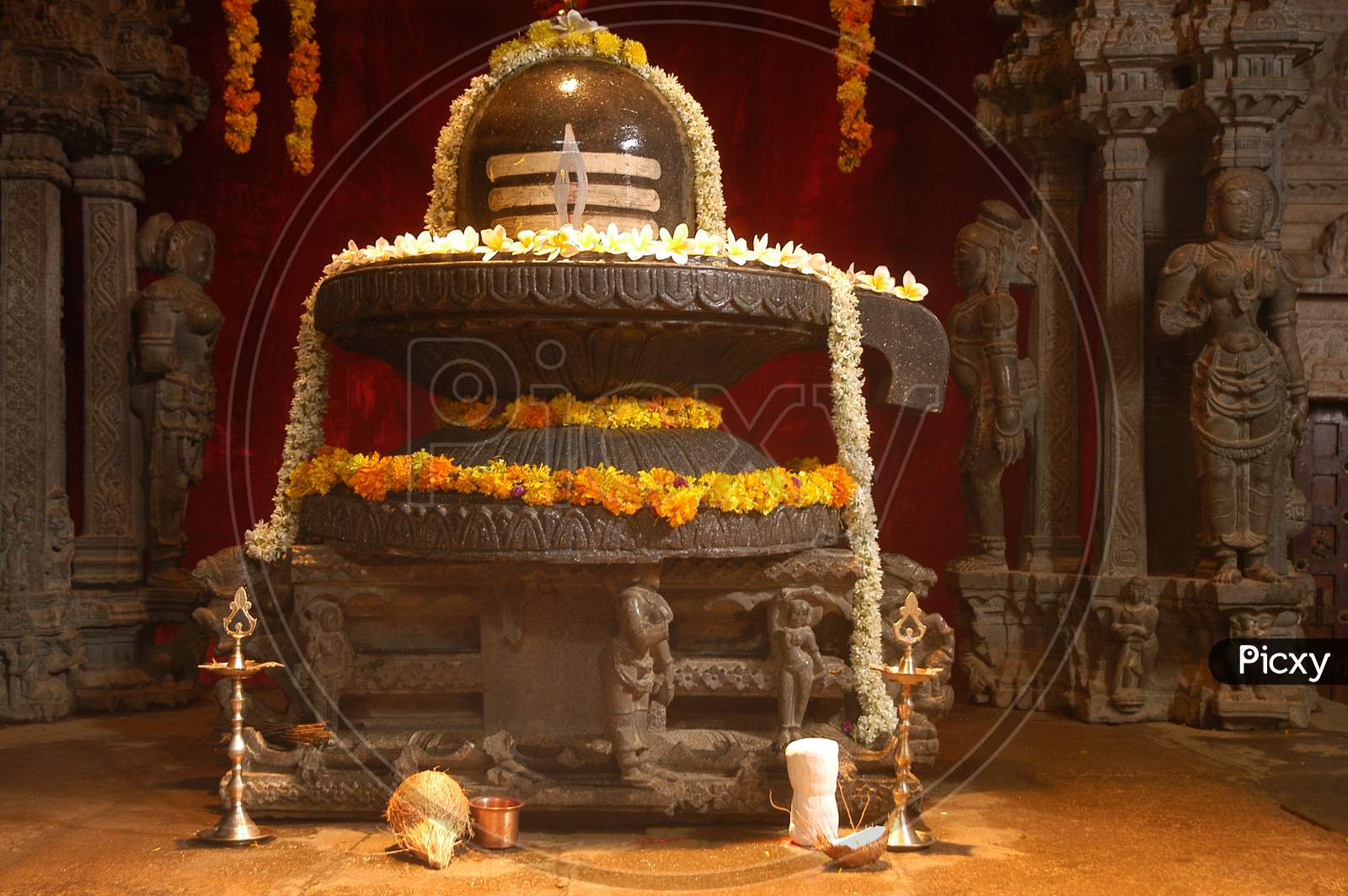 Image of Lord Shiva Linga In an Temple-XS764439-Picxy