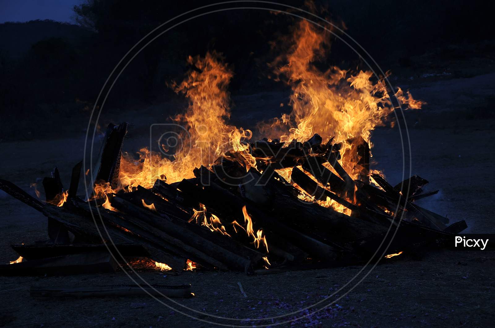 Image of Cremation Fire In a Crematorium-LL927058-Picxy