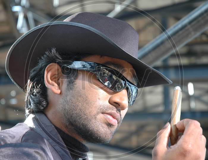 South Indian Actor Aadhi Pinnisetty Telugu Movie Oka V Chitram Movie Working Stills
