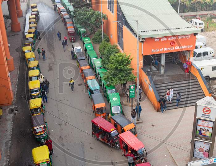 Queues of Auto rickshaws and E rickshaws near Sikanderpur metro station