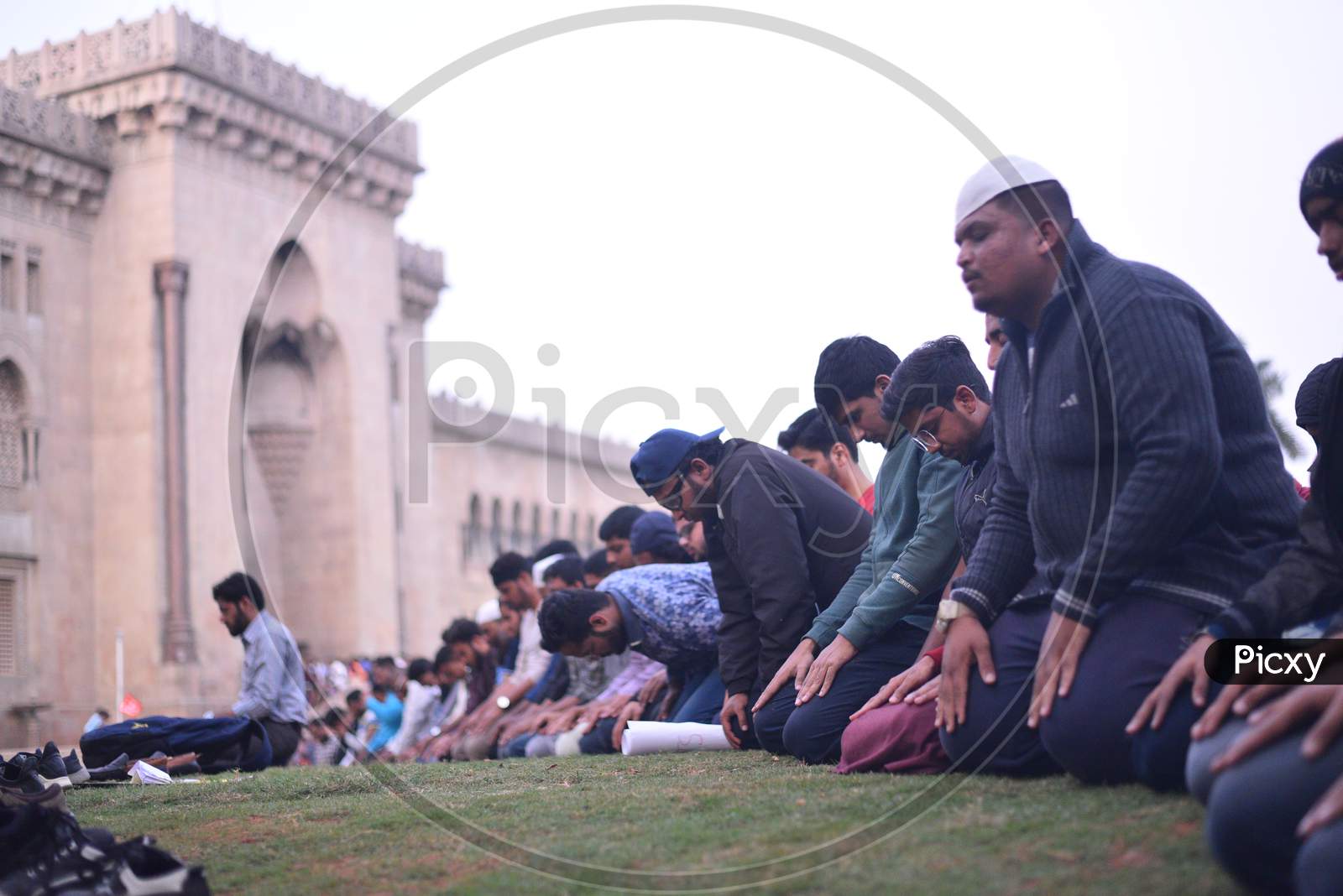 muslim men halt protest against CAA and NRC to offer prayers at Maghrib time in front of Osmania Arts College